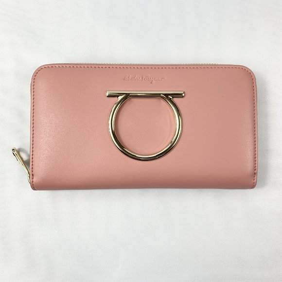 Ferragamo Gancini Calfskin Wallet in Antique Rose NEW IN FERRAGAMO BOX - Picture 1 of 8